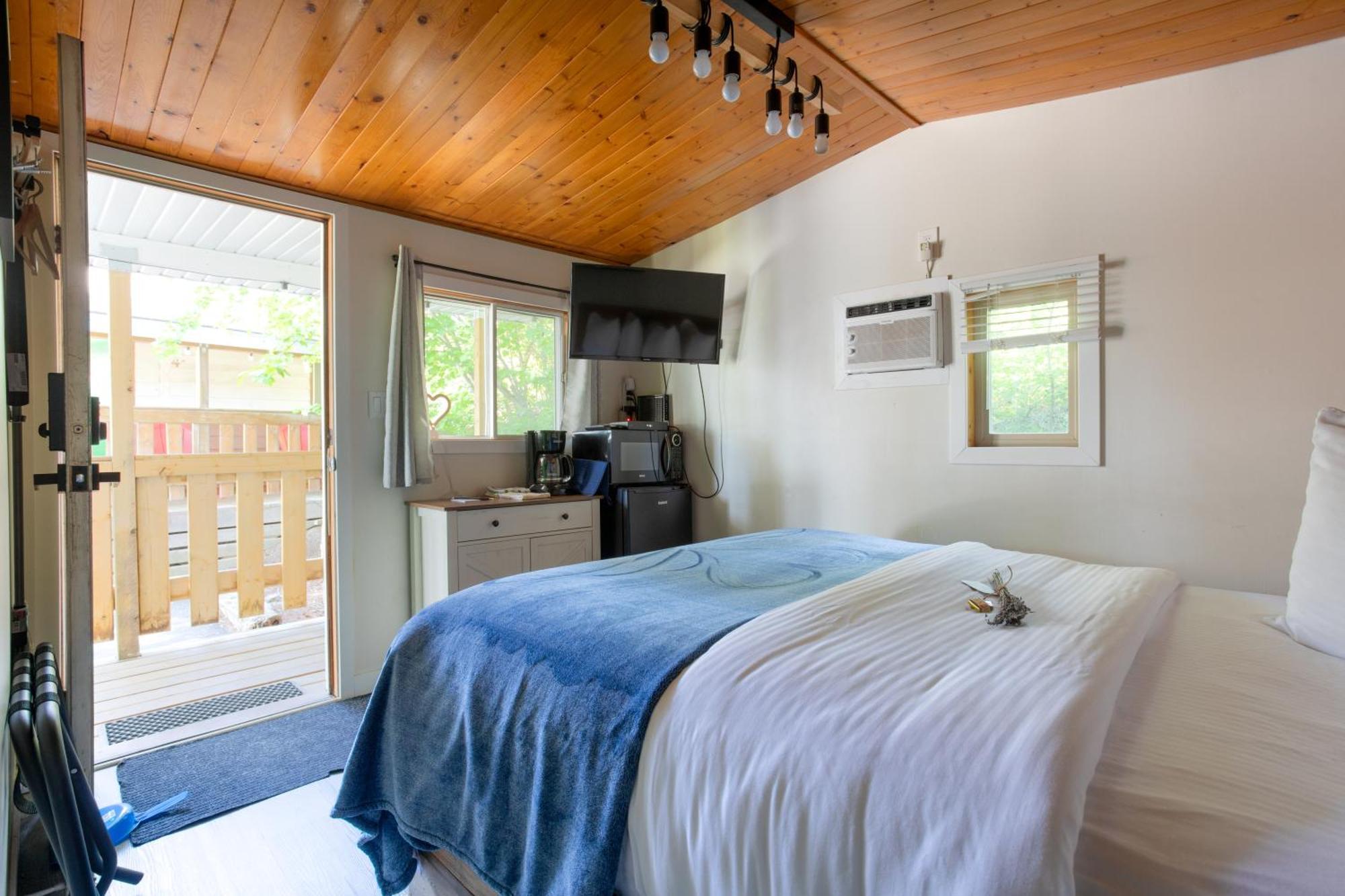 The Valley View Cabins And Event Center Creston Bagian luar foto