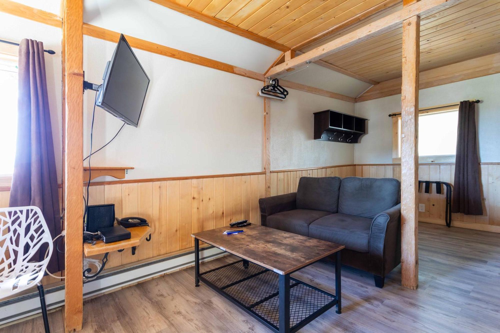 The Valley View Cabins And Event Center Creston Bagian luar foto